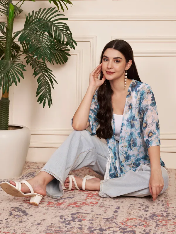 Fbella_Women_Blue_Floral_Georgette_Shrug_with_Fringe_Hemline