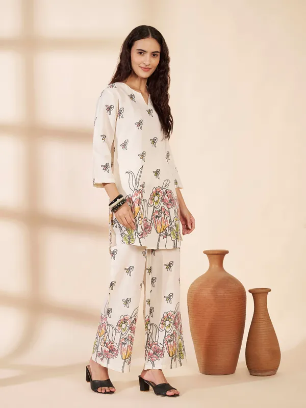Fbella_Women_Off-White_Floral_Printed_Cotton_Co-Ord_Set