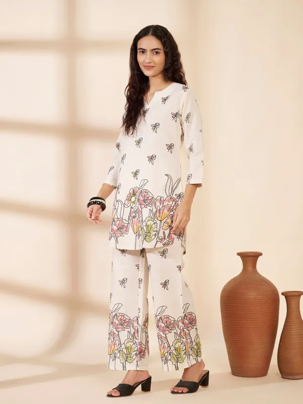 Fbella_Women_Off-White_Floral_Printed_Cotton_Co-Ord_Set
