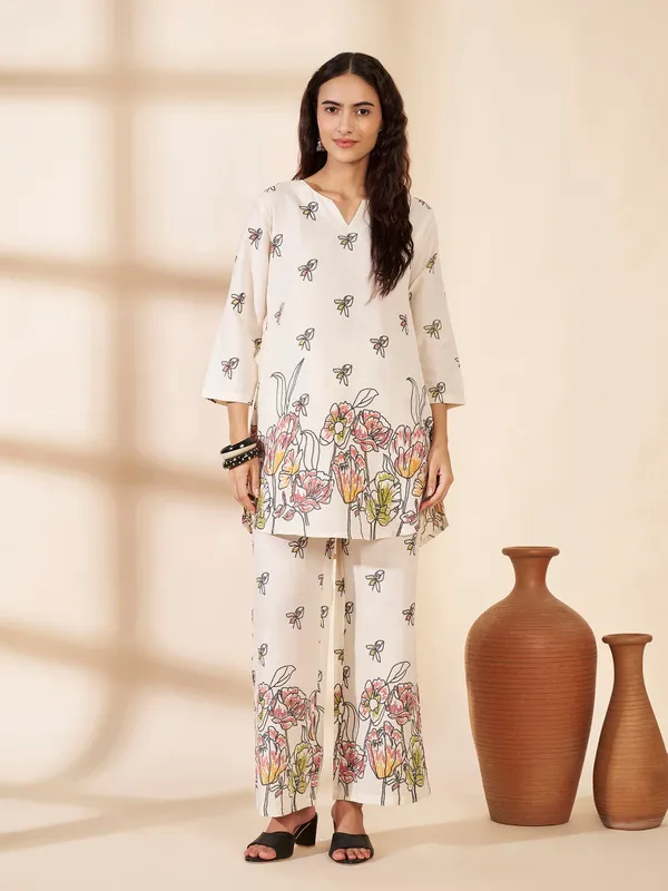 Fbella_Women_Off-White_Floral_Printed_Cotton_Co-Ord_Set