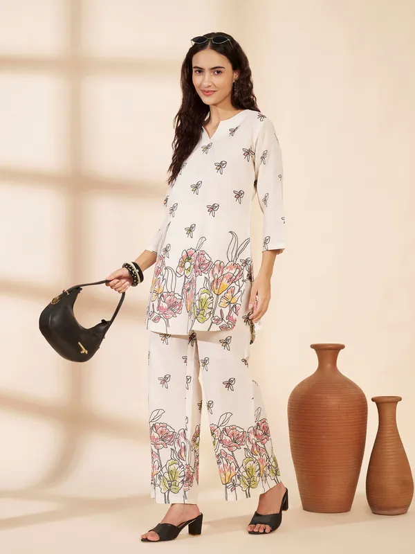 Fbella_Women_Off-White_Floral_Printed_Cotton_Co-Ord_Set