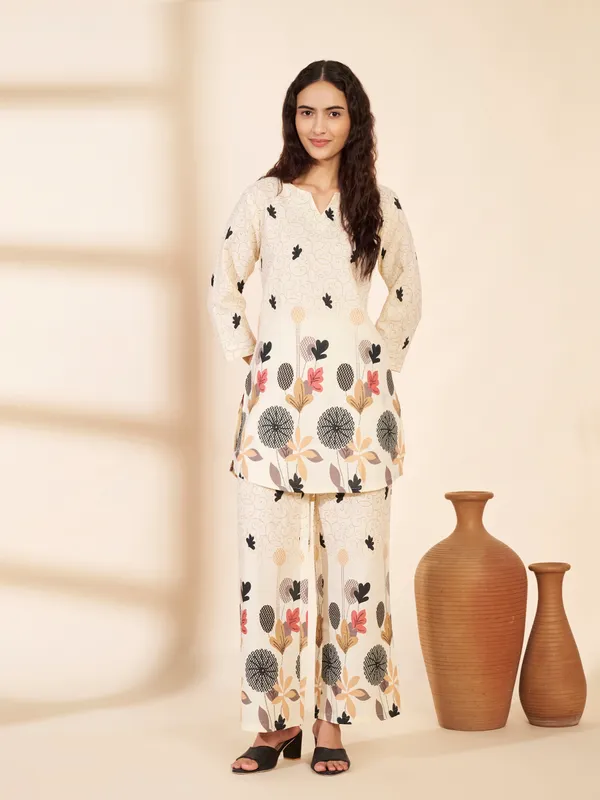 Fbella_Women_Off-White_Floral_Printed_Cotton_Co-Ord_Set