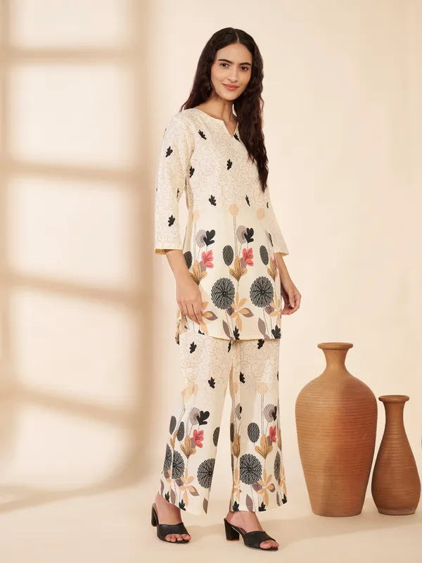 Fbella_Women_Off-White_Floral_Printed_Cotton_Co-Ord_Set