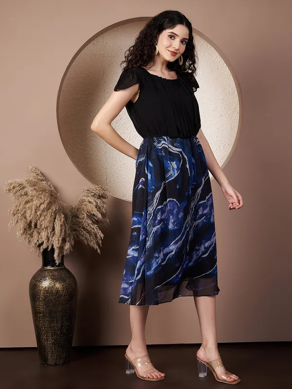 Fbella_Women's_Black_&_Blue_Abstract_Fit-and-Flare_Georgette_Midi_Dress