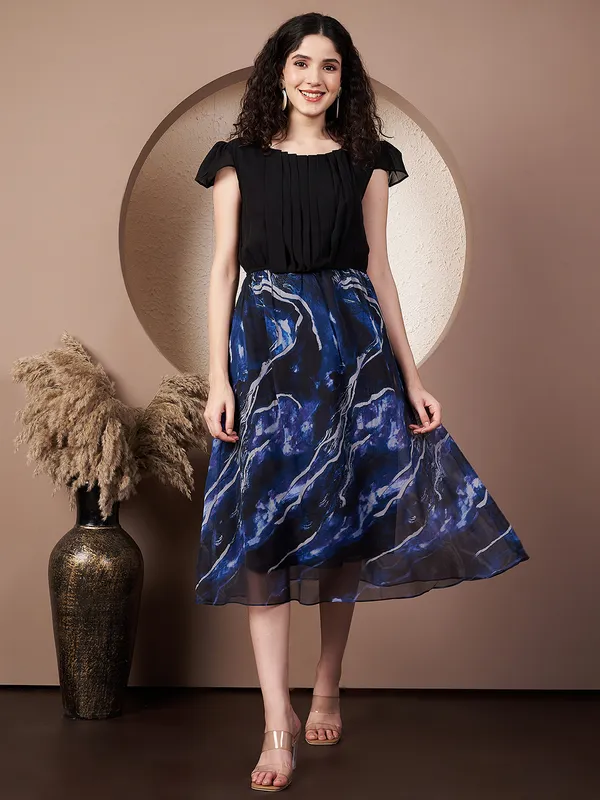 Fbella_Women's_Black_&_Blue_Abstract_Fit-and-Flare_Georgette_Midi_Dress