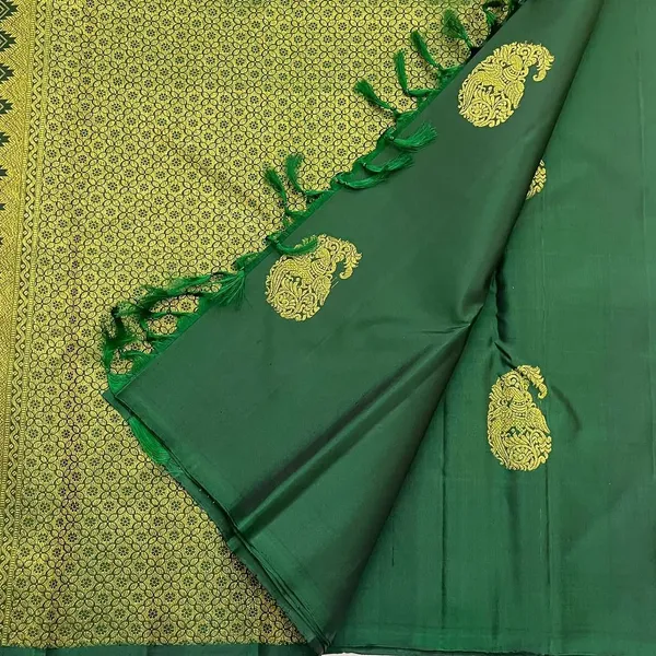 Soft_Lichi_Silk_Saree_with_Unstiched_Blouse_Piece