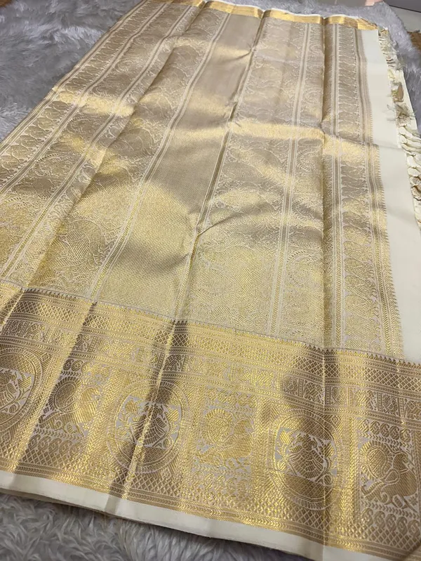 Soft_Lichi_Silk_Saree_with_Unstiched_Blouse_Piece