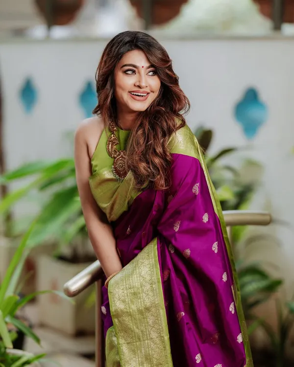 Soft_Lichi_Silk_Saree_with_Unstiched_Blouse_Piece