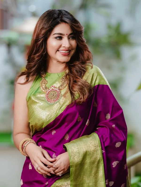 Soft_Lichi_Silk_Saree_with_Unstiched_Blouse_Piece