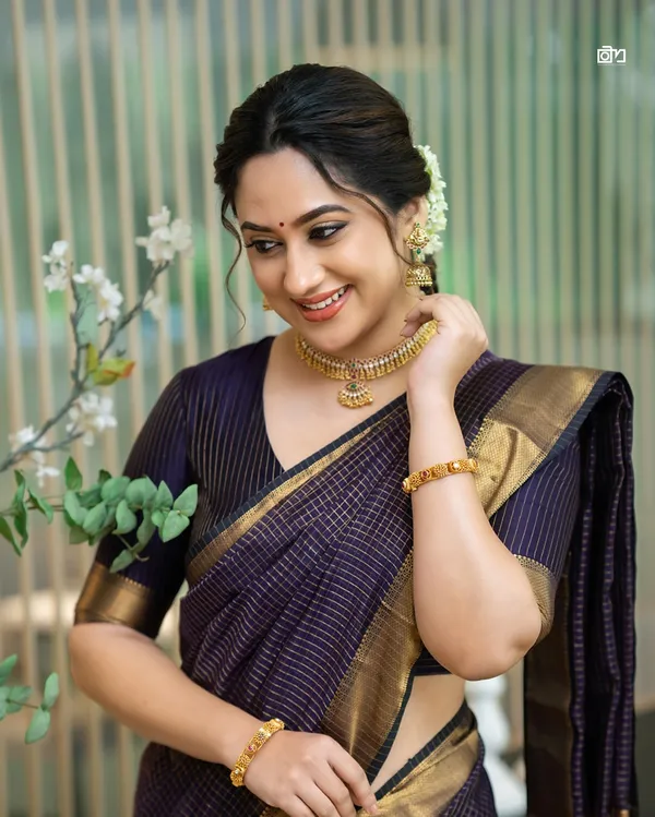 Soft_Banarasi_Lichi_Silk_Saree_with_Unstiched_Blouse_Piece