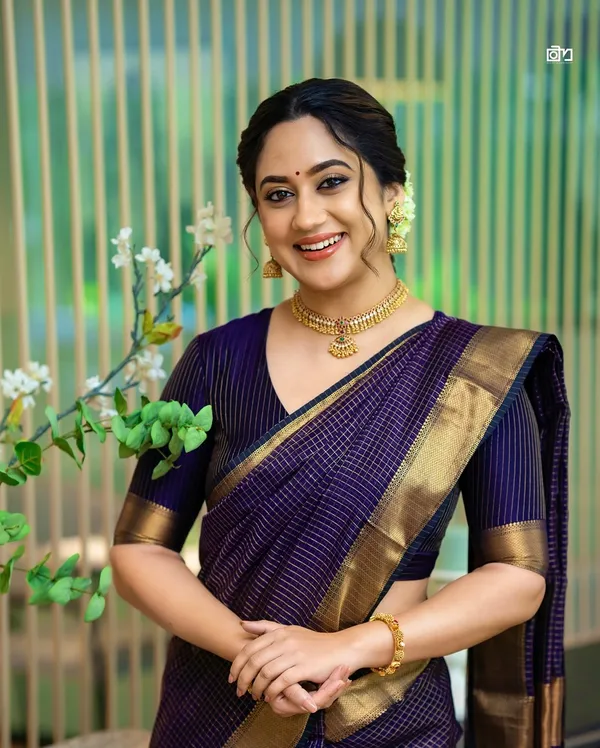 Soft_Banarasi_Lichi_Silk_Saree_with_Unstiched_Blouse_Piece