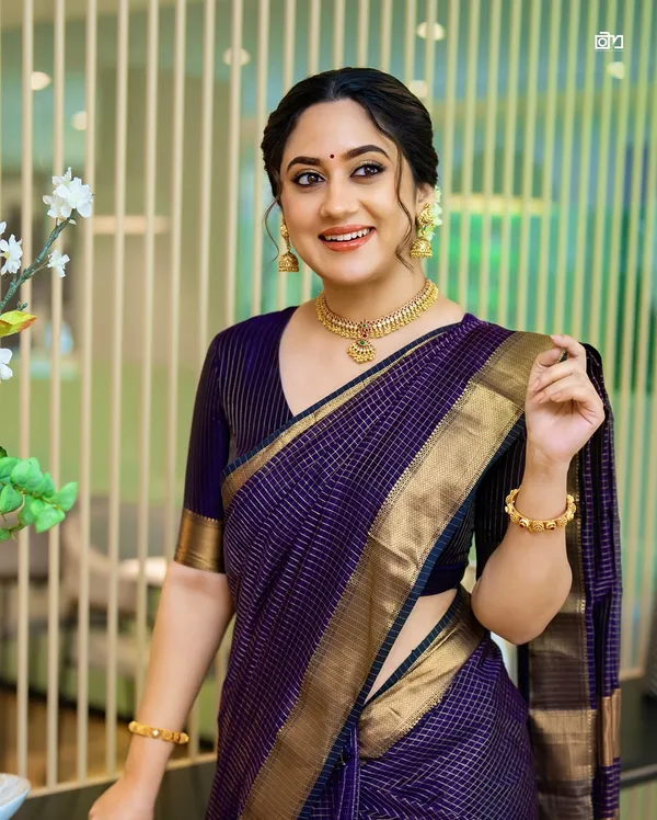 Soft_Banarasi_Lichi_Silk_Saree_with_Unstiched_Blouse_Piece