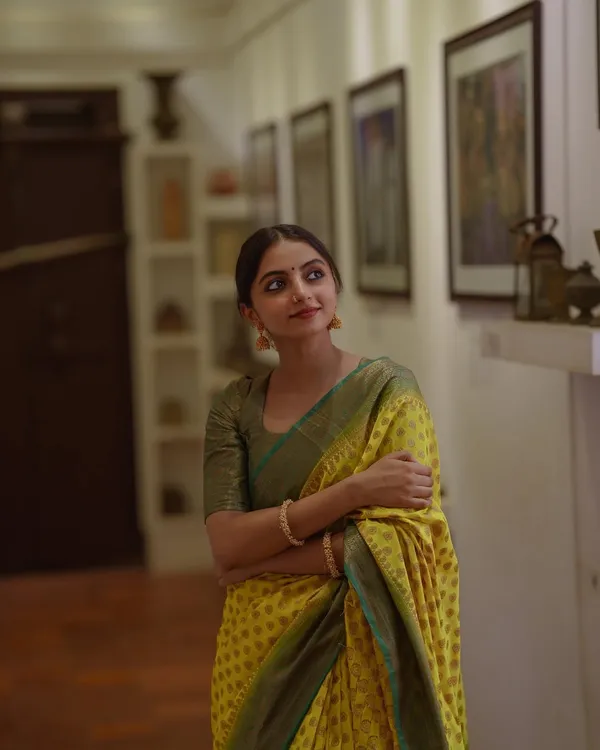 Soft_Banarasi_Lichi_Silk_Saree_with_Unstiched_Blouse_Piece