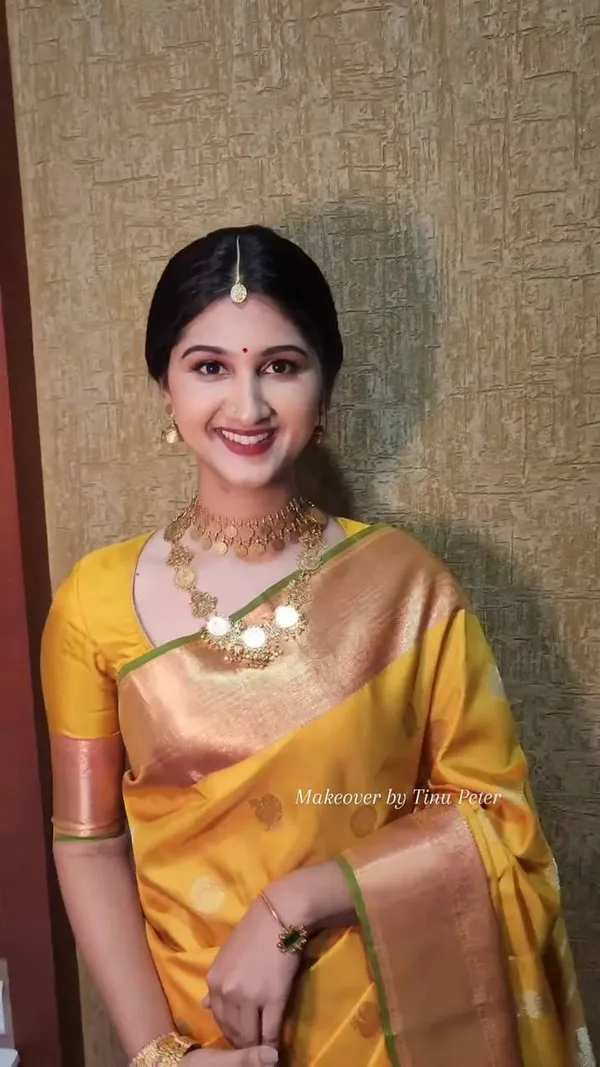 Soft_Lichi_Silk_Saree_with_Unstiched_Blouse_Piece