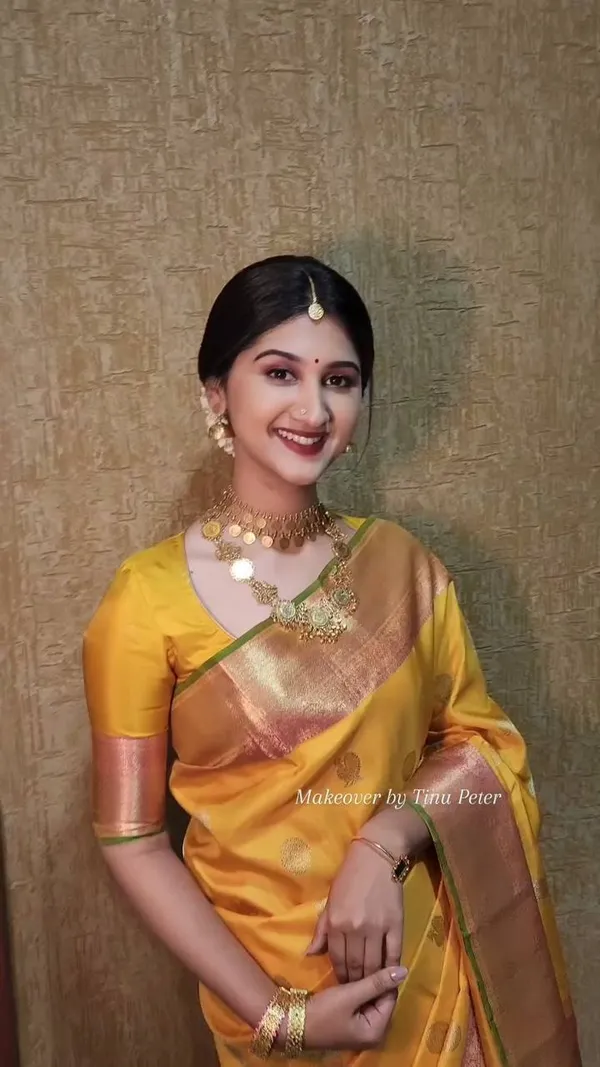 Soft_Lichi_Silk_Saree_with_Unstiched_Blouse_Piece