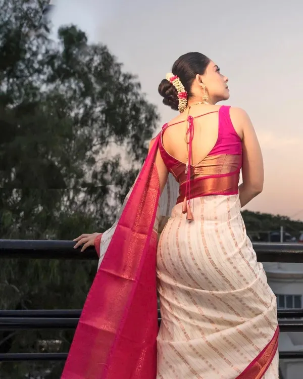 Banarasi_Semi-Silk_Saree_with_Unstiched_Blouse_Piece