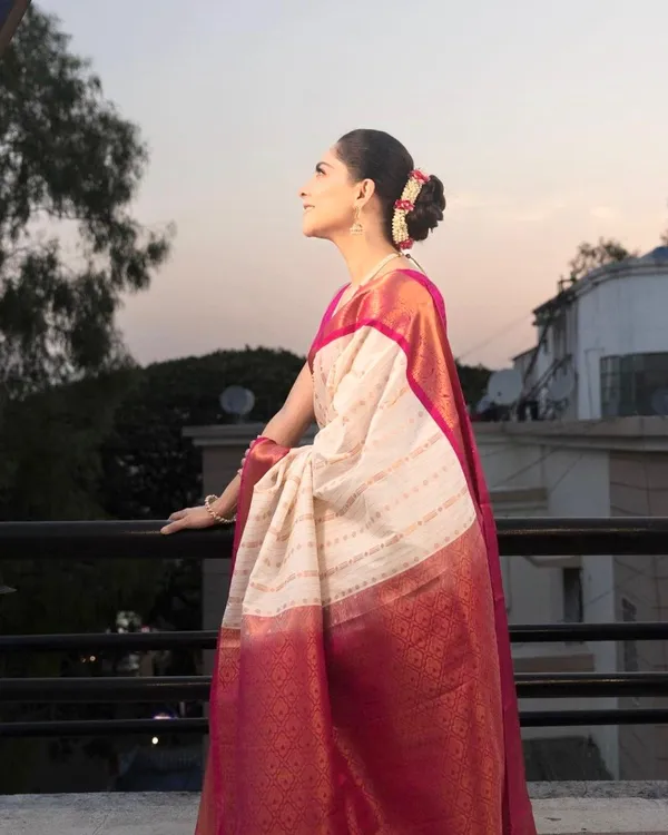 Banarasi_Semi-Silk_Saree_with_Unstiched_Blouse_Piece