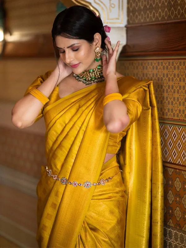 Soft_Banarasi_Lichi_Silk_Saree_with_Unstiched_Blouse_Piece