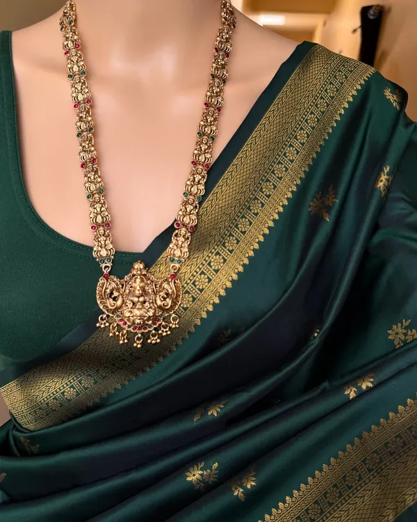 Soft_Banarasi_Lichi_Silk_Saree_with_Unstiched_Blouse_Piece