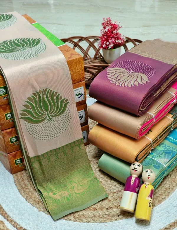 Soft_Lichi_Silk_Saree_with_Unstiched_Blouse_Piece