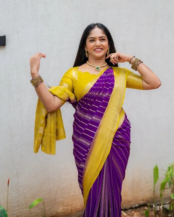 Soft_Banarasi_Lichi_Silk_Saree_with_Unstiched_Blouse_Piece