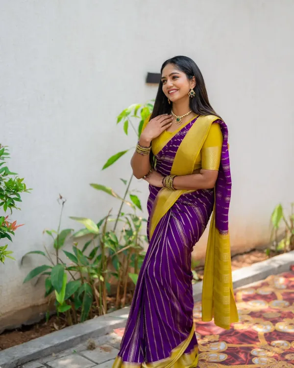 Soft_Banarasi_Lichi_Silk_Saree_with_Unstiched_Blouse_Piece
