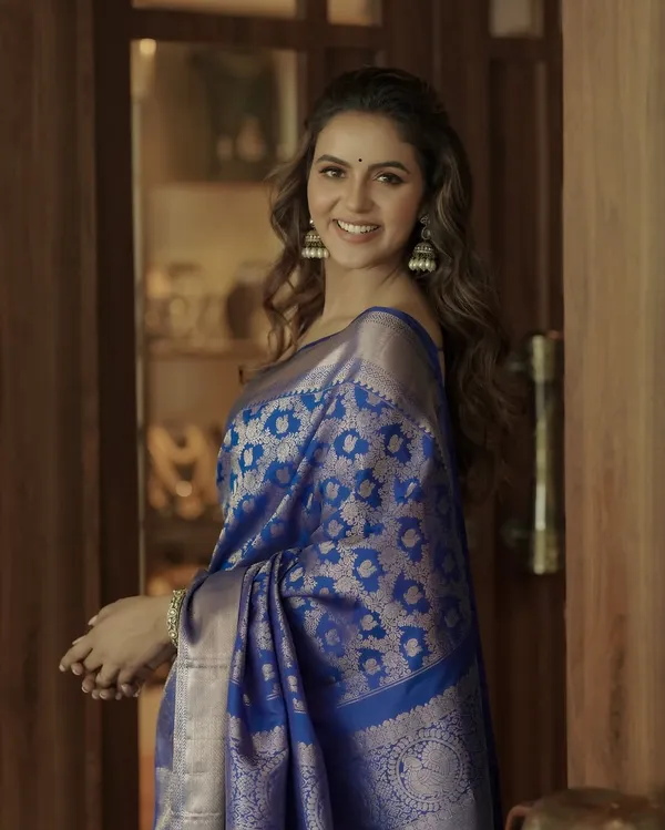 Soft_Banarasi_Lichi_Silk_Saree_with_Unstiched_Blouse_Piece
