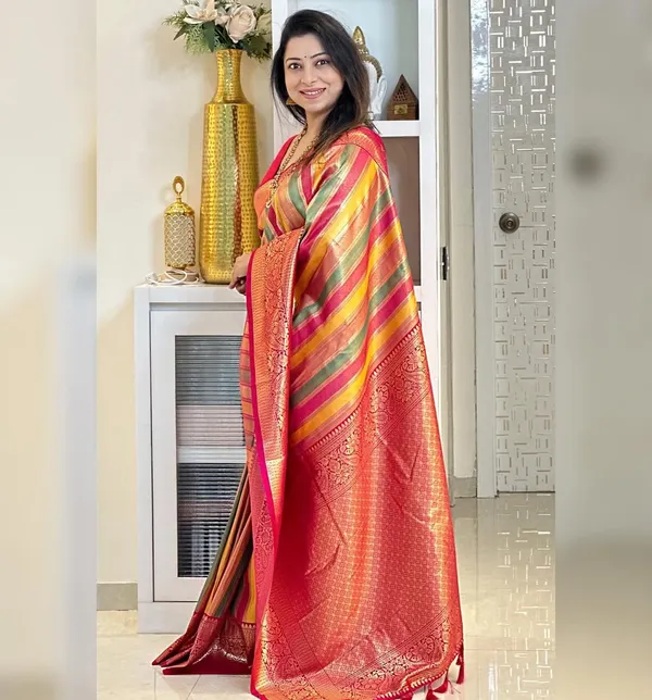 Soft_Lichi_Silk_Saree_with_Unstiched_Blouse_Piece