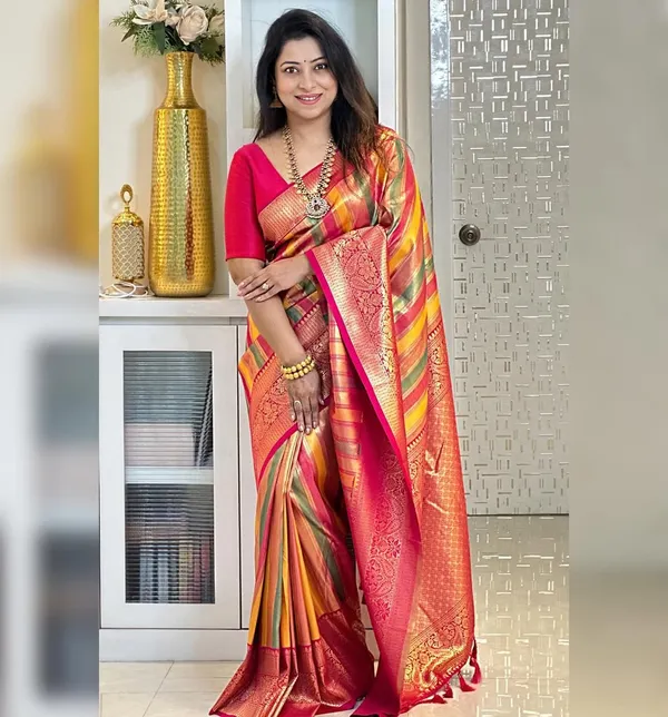Soft_Lichi_Silk_Saree_with_Unstiched_Blouse_Piece