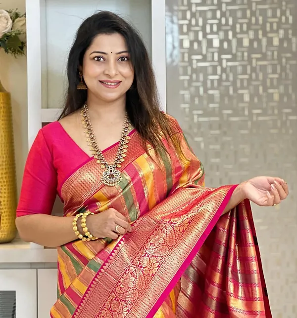 Soft_Lichi_Silk_Saree_with_Unstiched_Blouse_Piece