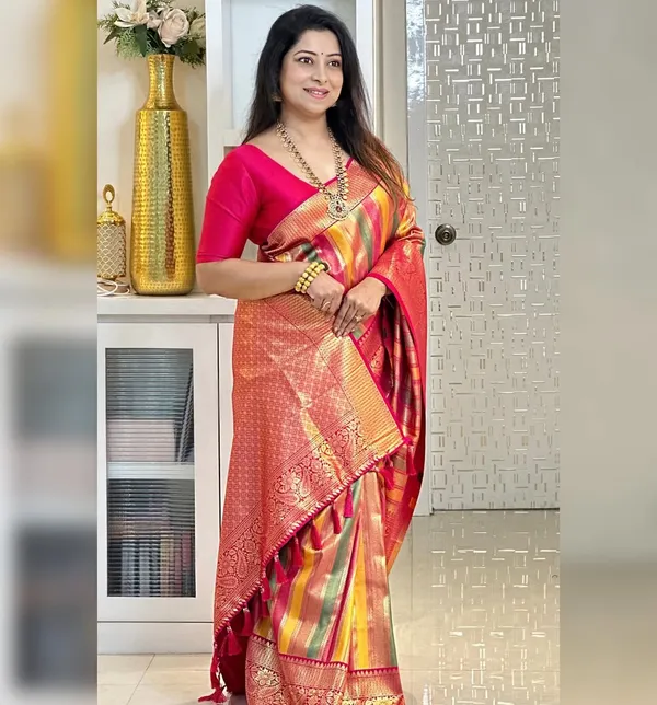 Soft_Lichi_Silk_Saree_with_Unstiched_Blouse_Piece
