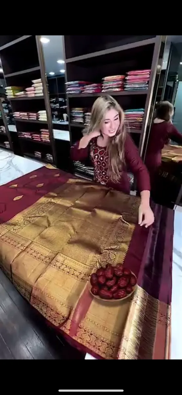 Tremendous_Maroon_Soft_Banarasi_Silk_Saree_With_Supernal_Blouse_Piece