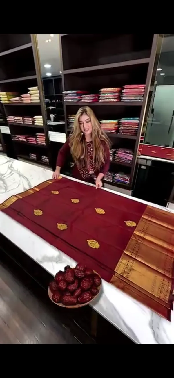 Tremendous_Maroon_Soft_Banarasi_Silk_Saree_With_Supernal_Blouse_Piece