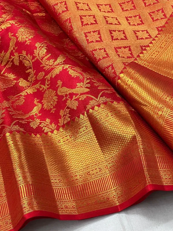 Soft_Lichi_Silk_Saree_with_Unstiched_Blouse_Piece