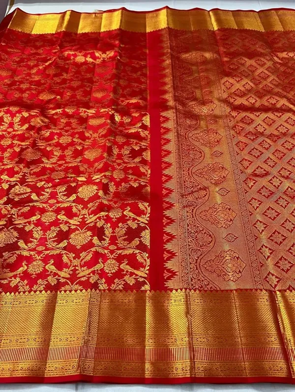 Soft_Lichi_Silk_Saree_with_Unstiched_Blouse_Piece