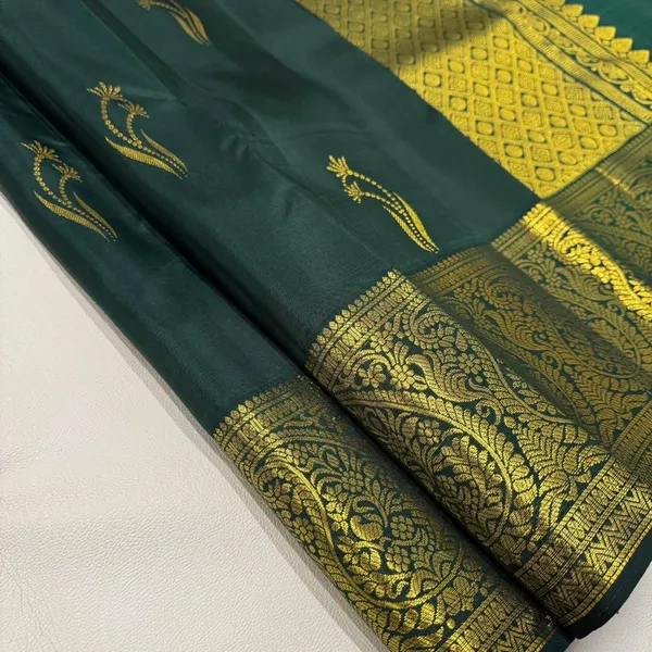 Soft_Lichi_Silk_Saree_with_Unstiched_Blouse_Piece