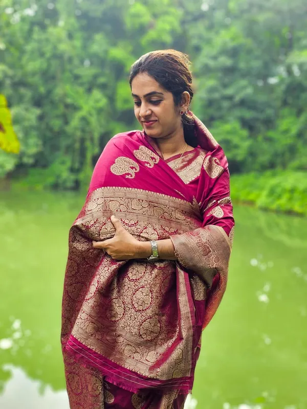Soft_Lichi_Silk_Saree_with_Unstiched_Blouse_Piece
