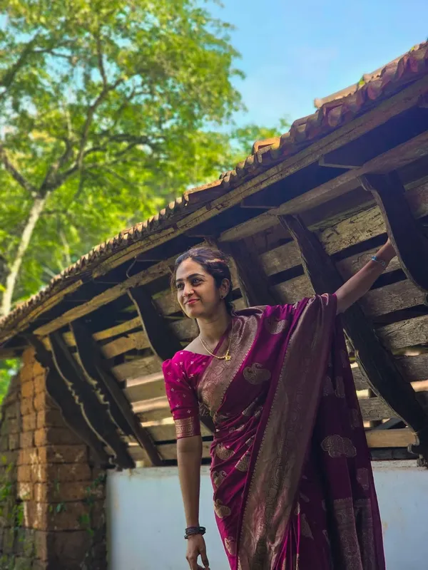Soft_Lichi_Silk_Saree_with_Unstiched_Blouse_Piece