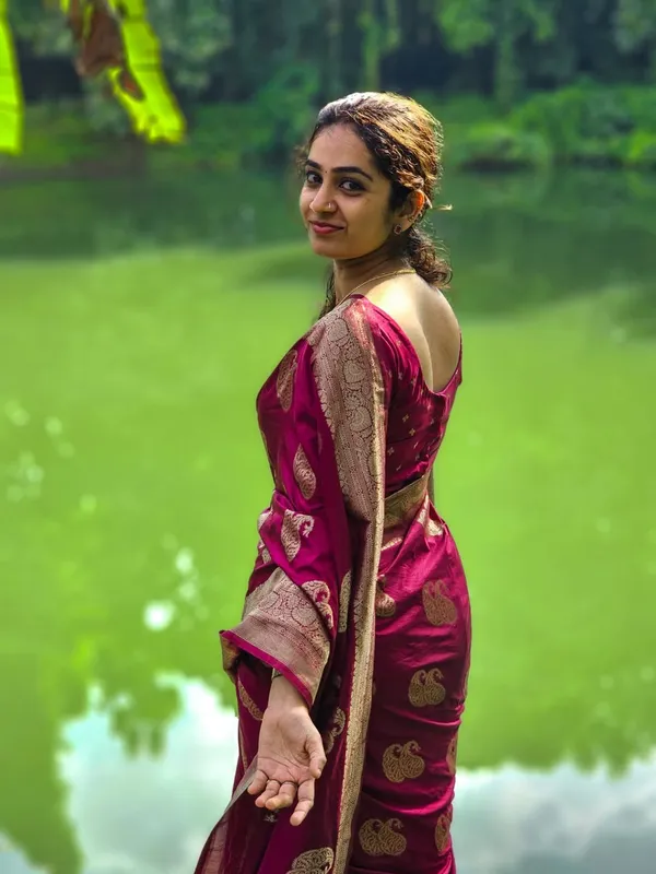 Soft_Lichi_Silk_Saree_with_Unstiched_Blouse_Piece
