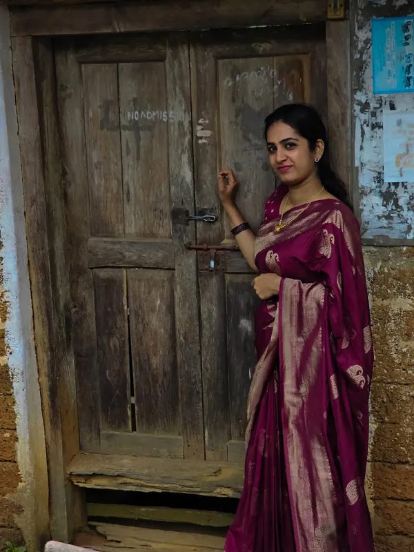 Soft_Lichi_Silk_Saree_with_Unstiched_Blouse_Piece