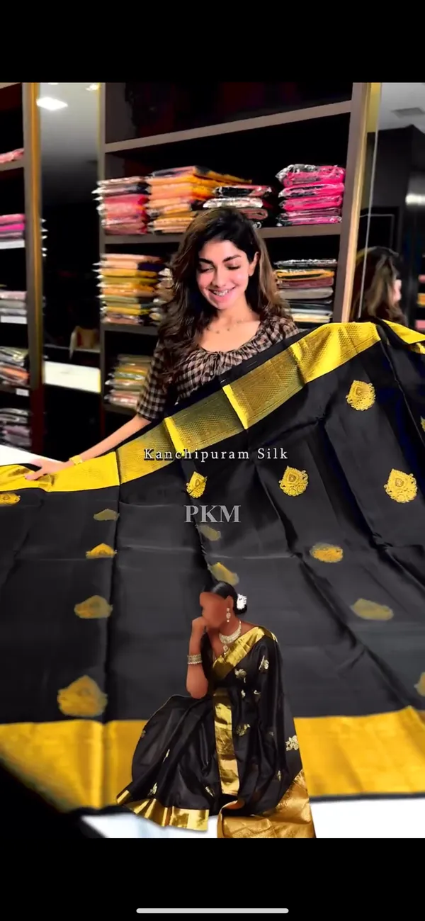 Tremendous_Black_Soft_Banarasi_Silk_Saree_With_Supernal_Blouse_Piece
