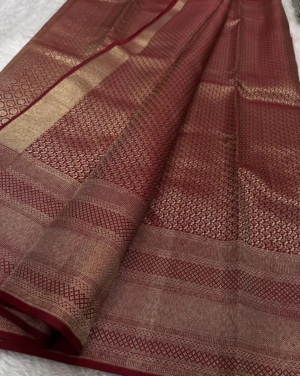 Soft_Lichi_Silk_Saree_with_Unstiched_Blouse_Piece