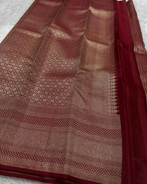 Soft_Lichi_Silk_Saree_with_Unstiched_Blouse_Piece