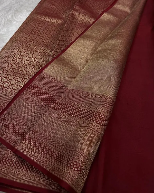 Soft_Lichi_Silk_Saree_with_Unstiched_Blouse_Piece