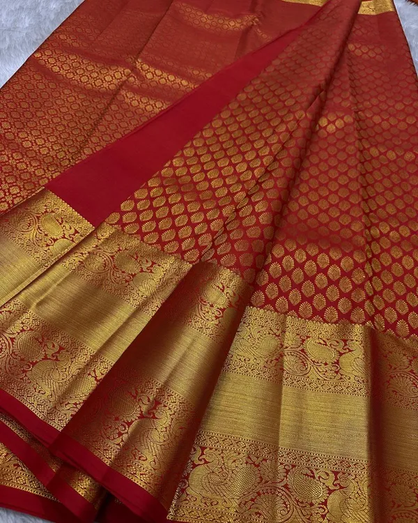 Soft_Lichi_Silk_Saree_with_Unstiched_Blouse_Piece