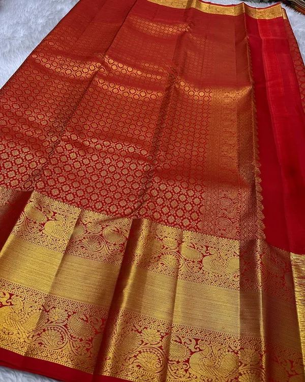 Soft_Lichi_Silk_Saree_with_Unstiched_Blouse_Piece