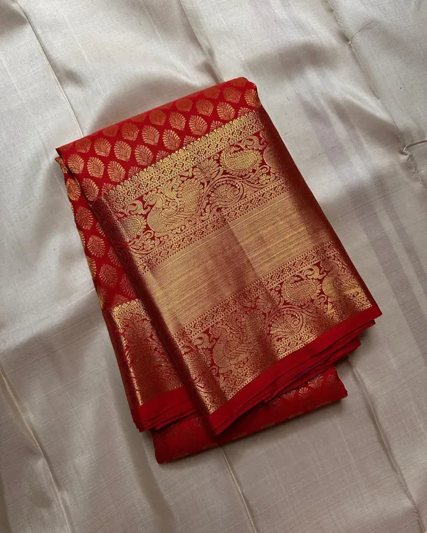 Soft_Lichi_Silk_Saree_with_Unstiched_Blouse_Piece
