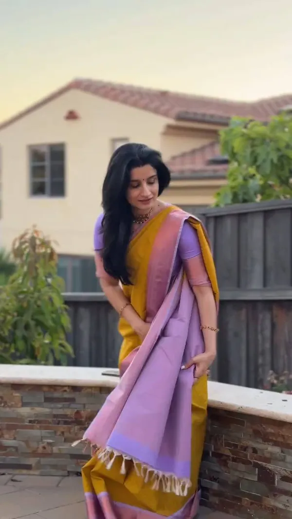 Soft_Lichi_Silk_Saree_with_Unstiched_Blouse_Piece