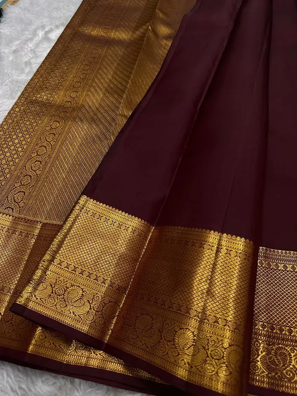 Soft_Lichi_Silk_Saree_with_Unstiched_Blouse_Piece