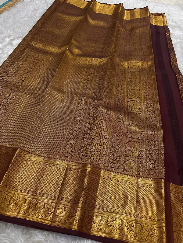 Soft_Lichi_Silk_Saree_with_Unstiched_Blouse_Piece